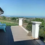 La Casa Bianca Bed & Breakfast