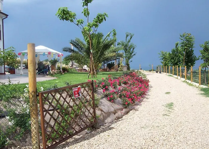 Oda ve Kahvaltı La Casa Bianca 3*