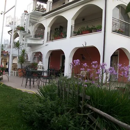 La Casa Bianca לינה וארוחת בוקר פוסאצ'סיה
