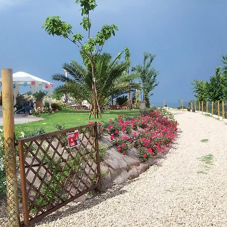 לינה וארוחת בוקר La Casa Bianca 3*