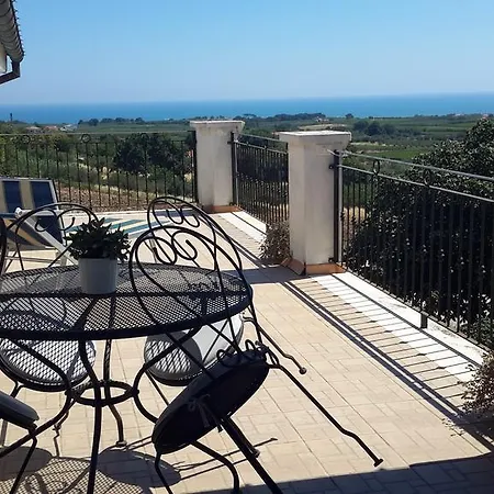 La Casa Bianca לינה וארוחת בוקר